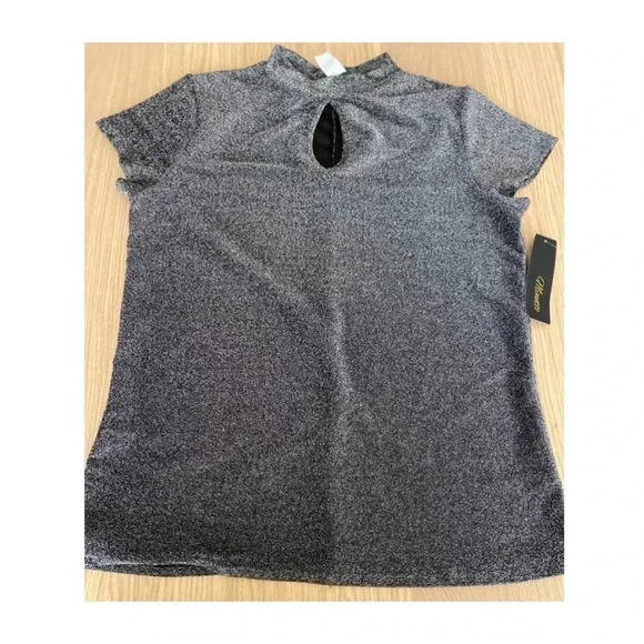 🆕Cut Out High Neck Form Glitter Top 3X🆕 - Picture 3 of 7